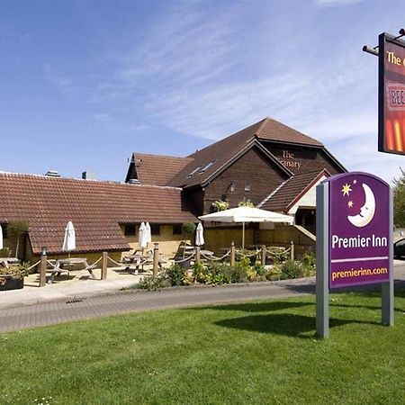 Premier Inn Peterborough - Ferry Meadows Экстерьер фото