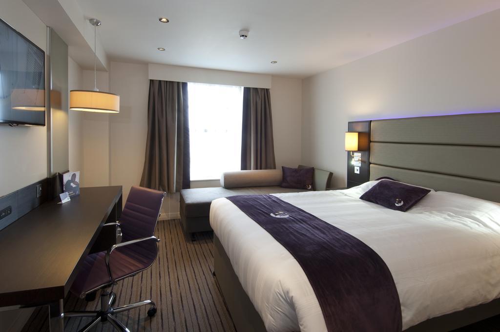 Premier Inn Peterborough - Ferry Meadows Экстерьер фото