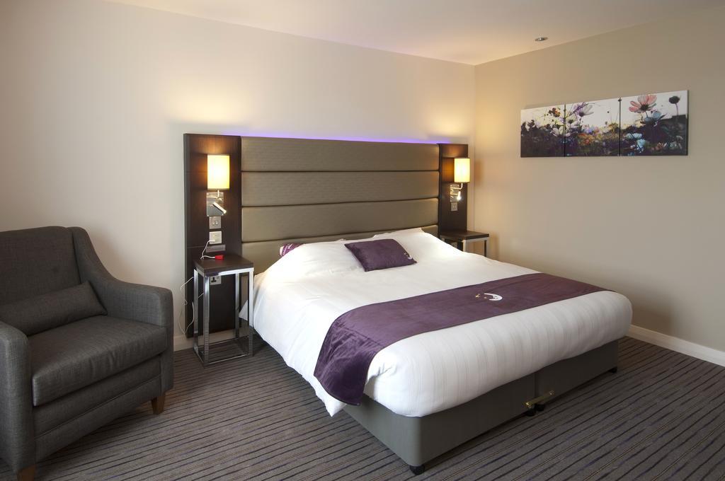 Premier Inn Peterborough - Ferry Meadows Экстерьер фото