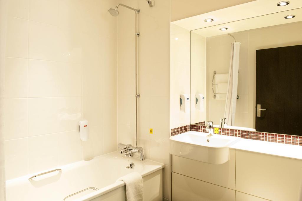 Premier Inn Peterborough - Ferry Meadows Экстерьер фото