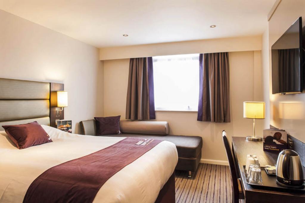 Premier Inn Peterborough - Ferry Meadows Экстерьер фото