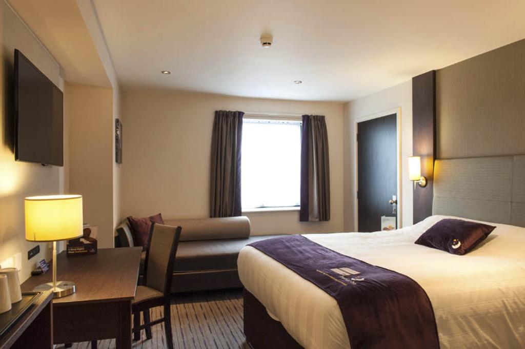 Premier Inn Peterborough - Ferry Meadows Экстерьер фото