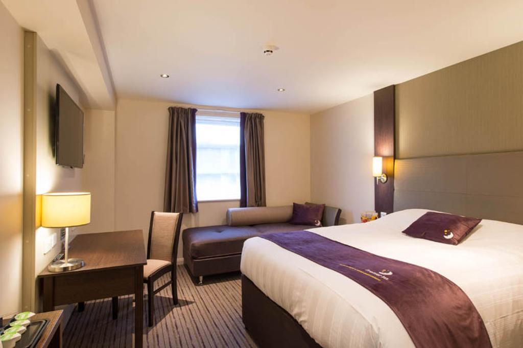 Premier Inn Peterborough - Ferry Meadows Экстерьер фото