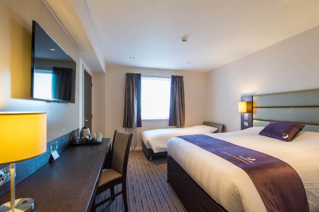Premier Inn Peterborough - Ferry Meadows Экстерьер фото
