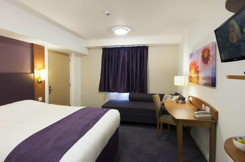 Premier Inn Peterborough - Ferry Meadows Экстерьер фото