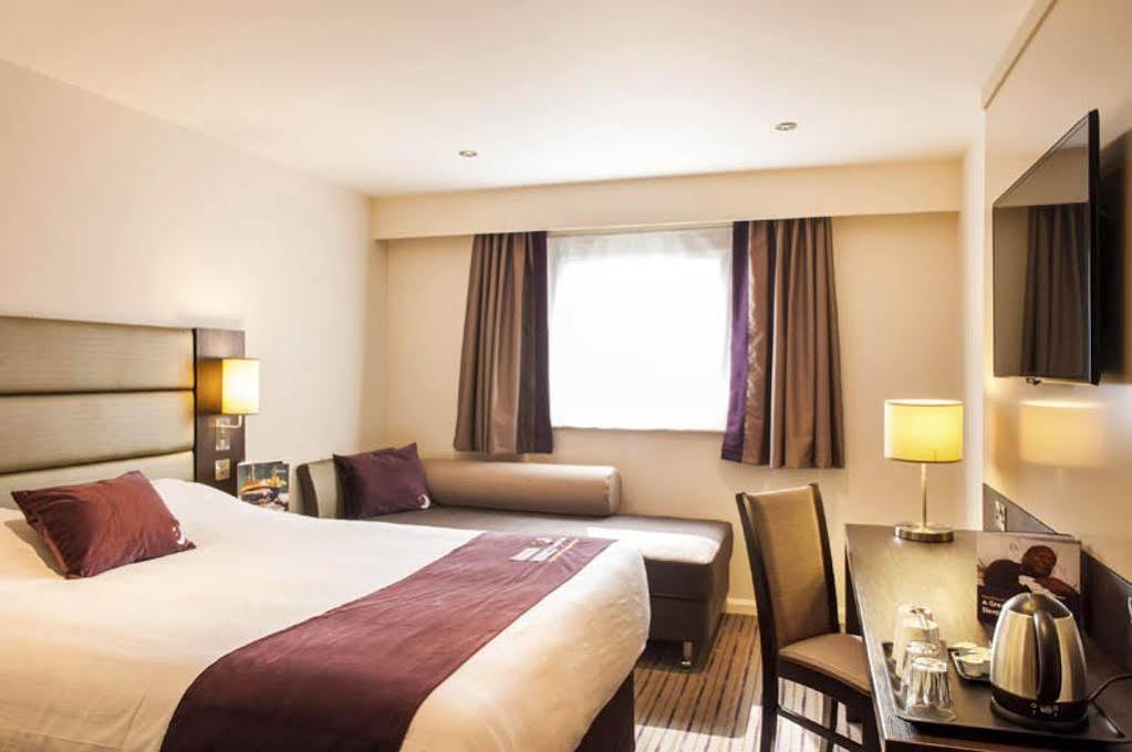 Premier Inn Peterborough - Ferry Meadows Экстерьер фото